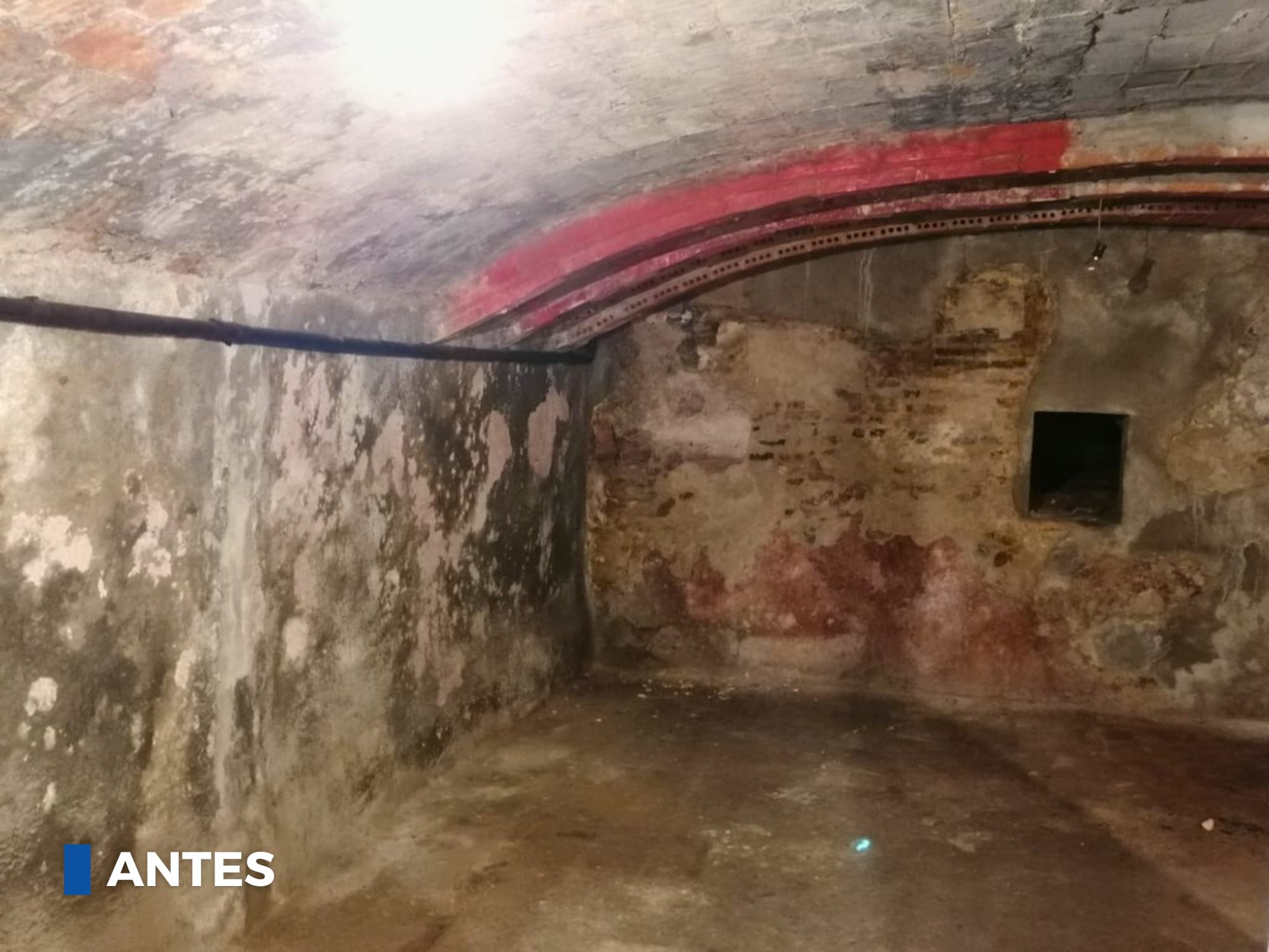 Estado previo de la bóveda en la planta baja en Badalona, antes de su restauración por ICA-Grupo.